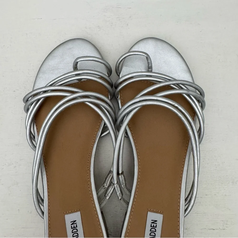 Steve Madden Caylen Strappy Toe Loop Sandals Silver Size 11